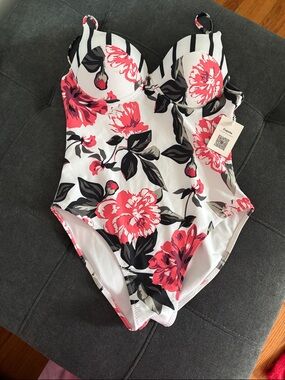 Cupshe One-Piece Swimsuit with Pink Floral  this a regular size large not kids
